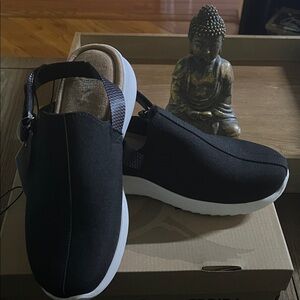 Eddie Bauer Women’s Black Slip-On Comfort Loafers